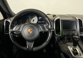 Подержанный автомобиль Porsche Cayenne 2013 года (12 фото)