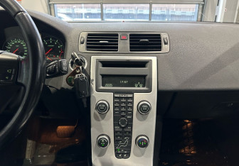 Подержанный автомобиль Volvo C30 2011 года (16 фото)