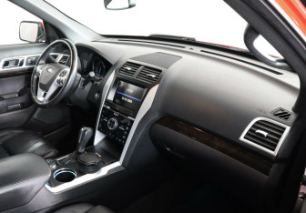 Подержанный автомобиль Ford Explorer 2013 года (5 фото)