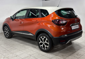 Подержанный автомобиль Renault Kaptur 2016 года (7 фото)