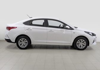 Подержанный автомобиль Hyundai Solaris Sedan 2022 года (4 фото)