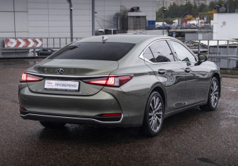 Подержанный автомобиль Lexus ES 2021 года (5 фото)