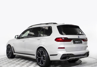 Подержанный автомобиль BMW X7 2019 года (7 фото)