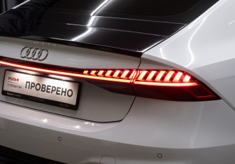 Подержанный автомобиль Audi A7 2018 года (27 фото)