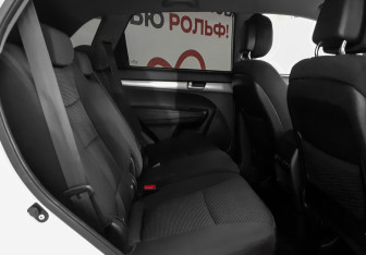 Подержанный автомобиль Kia Sorento 2014 года (8 фото)