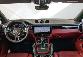 Подержанный автомобиль Porsche Cayenne 2020 года (16 фото)