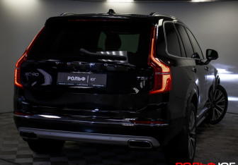 Подержанный автомобиль Volvo XC90 2021 года (31 фото)