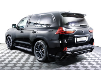 Подержанный автомобиль Lexus LX 2016 года (7 фото)