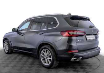Подержанный автомобиль BMW X5 2020 года (7 фото)
