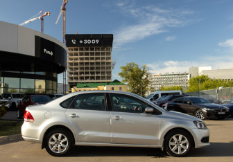 Подержанный автомобиль Volkswagen Polo Sedan 2012 года (3 фото)