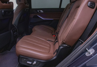 Подержанный автомобиль BMW X7 2020 года (9 фото)