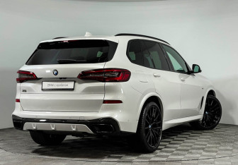 Подержанный автомобиль BMW X5 2020 года (2 фото)