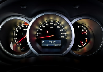 Подержанный автомобиль Suzuki Grand Vitara 2012 года (13 фото)