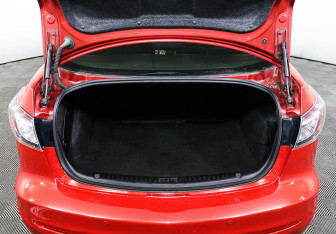 Подержанный автомобиль Mazda 3 Sedan 2012 года (16 фото)