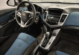 Подержанный автомобиль Chevrolet Cruze Sedan 2011 года (10 фото)
