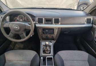 Подержанный автомобиль Opel Vectra Wagon 2004 года (9 фото)