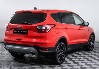 Подержанный автомобиль Ford Kuga 2018 года (3 фото)