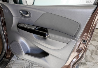 Подержанный автомобиль Renault Kaptur 2018 года (25 фото)