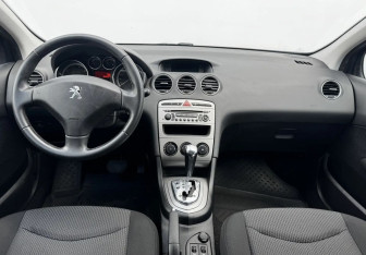 Подержанный автомобиль Peugeot 408 2014 года (9 фото)