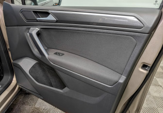 Подержанный автомобиль Volkswagen Tiguan 2020 года (25 фото)