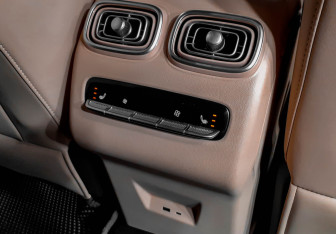 Подержанный автомобиль Jaecoo J8 2024 года (26 фото)