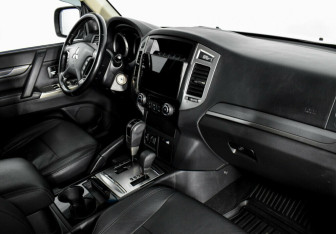 Подержанный автомобиль Mitsubishi Pajero 2018 года (5 фото)