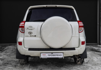 Подержанный автомобиль Toyota RAV4 2011 года (5 фото)