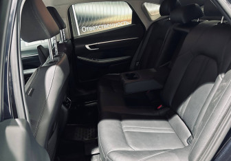 Подержанный автомобиль Hyundai Sonata 2020 года (18 фото)