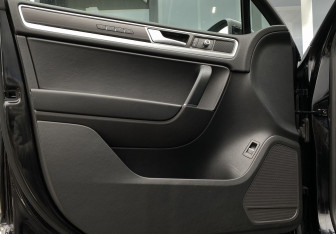 Подержанный автомобиль Volkswagen Touareg 2015 года (13 фото)