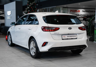 Подержанный автомобиль Kia Ceed Hatchback 2019 года (6 фото)
