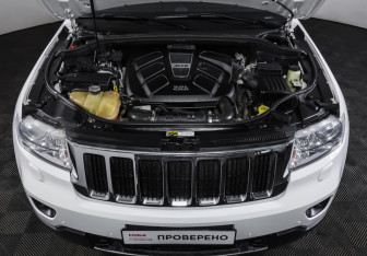 Подержанный автомобиль Jeep Grand Cherokee 2012 года (9 фото)