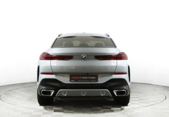 Подержанный автомобиль BMW X6 2024 года (6 фото)
