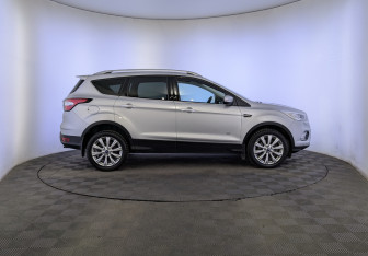 Подержанный автомобиль Ford Kuga 2018 года (4 фото)