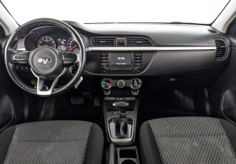 Подержанный автомобиль Kia Rio Hatchback 2020 года (14 фото)