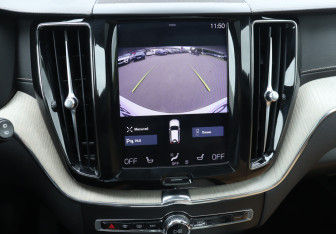 Подержанный автомобиль Volvo XC60 2020 года (18 фото)