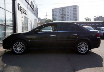 Подержанный автомобиль Opel Vectra Sedan 2006 года (8 фото)
