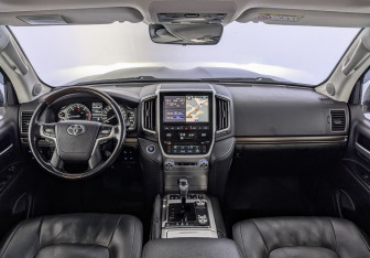 Подержанный автомобиль Toyota Land Cruiser Suv 2019 года (14 фото)
