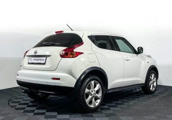 Подержанный автомобиль Nissan Juke 2011 года (5 фото)