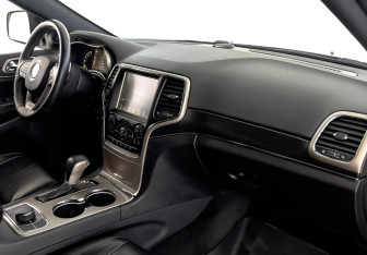 Подержанный автомобиль Jeep Grand Cherokee 2016 года (13 фото)