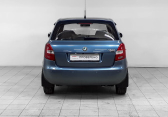 Подержанный автомобиль Skoda Fabia Hatchback 2009 года (5 фото)