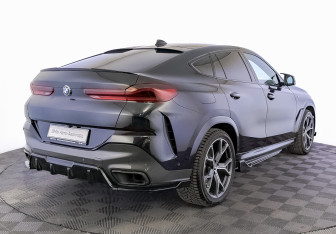Подержанный автомобиль BMW X6 2021 года (5 фото)