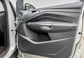 Подержанный автомобиль Ford Kuga 2018 года (23 фото)