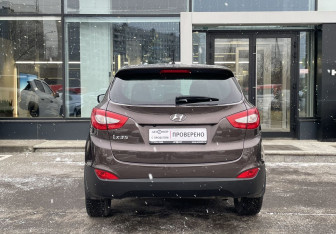 Подержанный автомобиль Hyundai ix35 2014 года (6 фото)