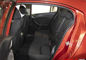 Подержанный автомобиль Mazda 3 Hatchback 2013 года (10 фото)