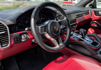 Подержанный автомобиль Porsche Cayenne 2021 года (13 фото)