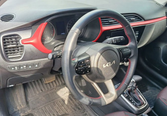 Подержанный автомобиль Kia Rio Sedan 2022 года (14 фото)