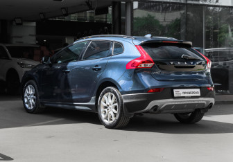 Подержанный автомобиль Volvo V40 Cross Country 2019 года (6 фото)