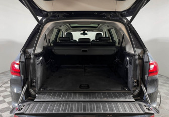 Подержанный автомобиль BMW X7 2020 года (9 фото)