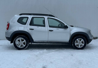 Подержанный автомобиль Renault Duster 2014 года (4 фото)