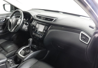 Подержанный автомобиль Nissan X-Trail 2017 года (6 фото)